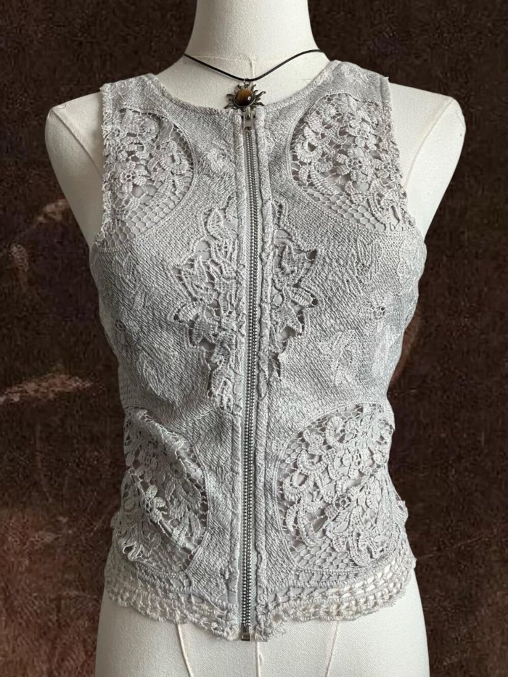 Vintage Gray Lace Embroidered Sleeveless Top Y2K Boho Fairy Grunge Size Medium